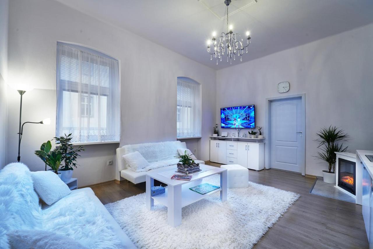 Apartman Bb Centrum Banska Bystrica Luaran gambar
