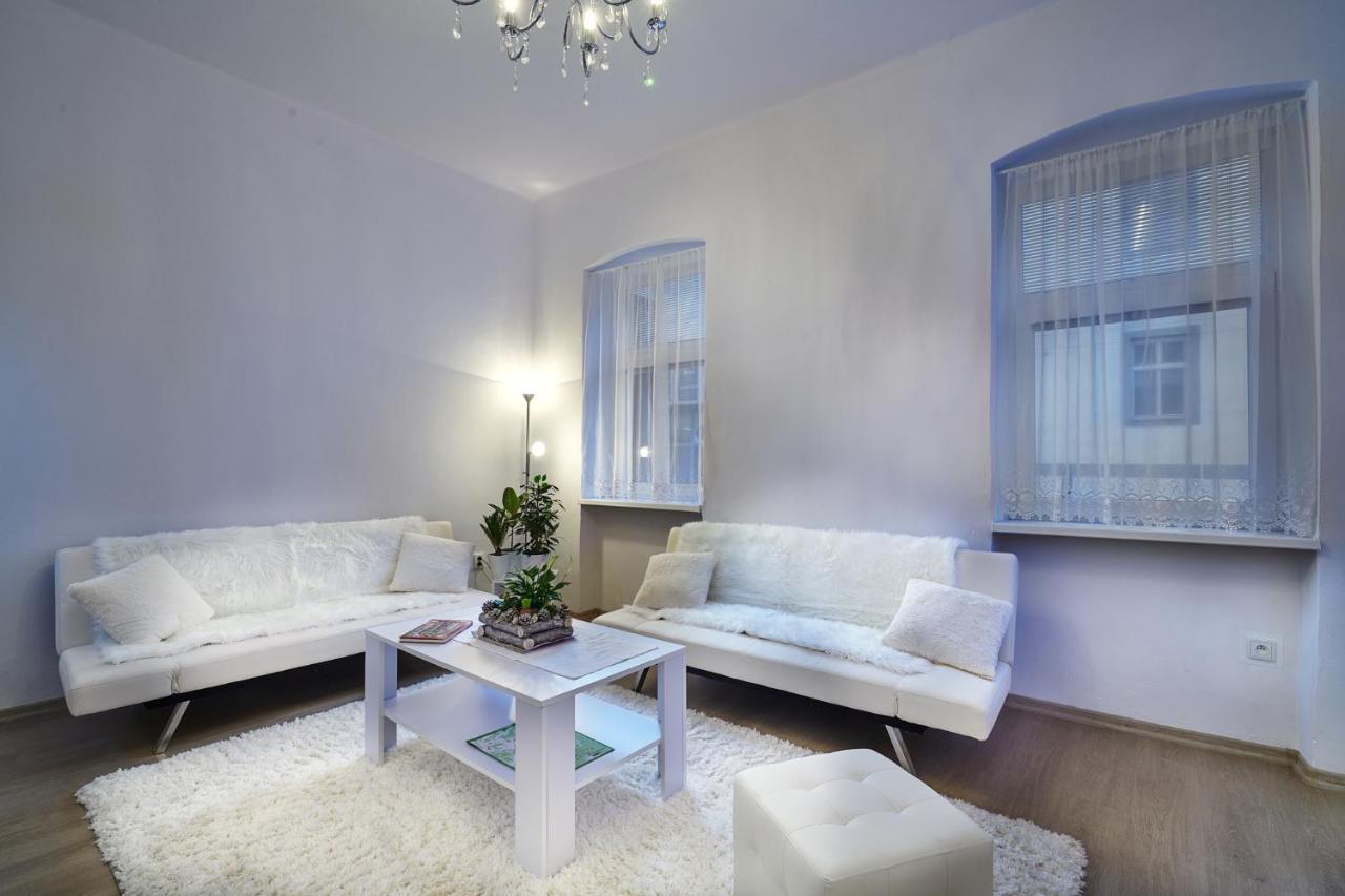 Apartman Bb Centrum Banska Bystrica Luaran gambar