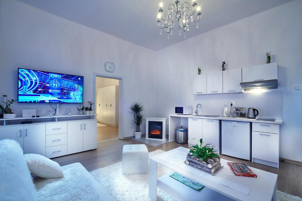 Apartman Bb Centrum Banska Bystrica Luaran gambar